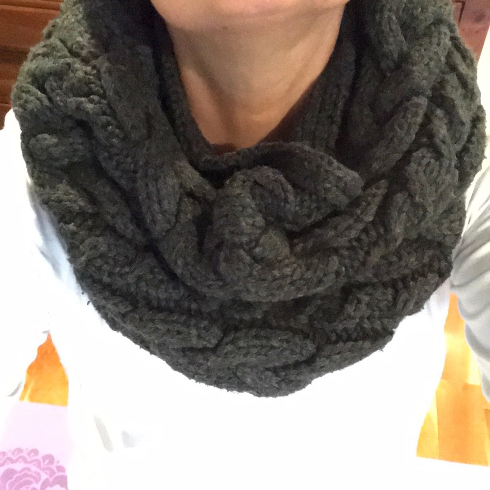 Gap Scarf - Picture 2 of 5